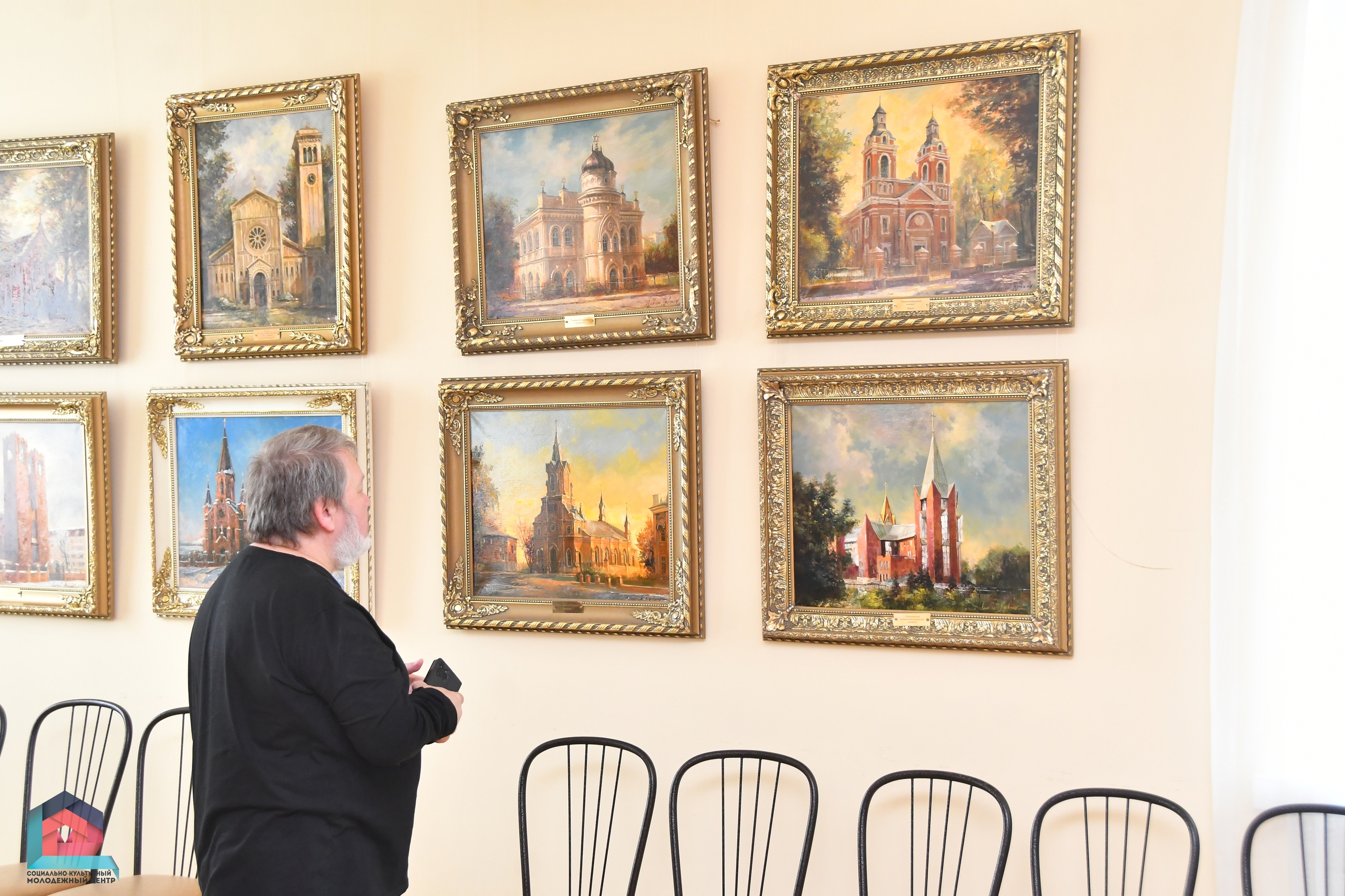 <p>2 июня в нашем центре случилось то, чего мы очень ждали — открылась выставка «Храмы мира». И, честно говоря, даже мы не ожидали, что всё сложится настолько душевно. Паркетный зал в этот день наполнился особым светом. Сначала нас встретил церковный хор Никольского храма и звон колоколов студии «Благовест» под руководством [&hellip;]</p>
